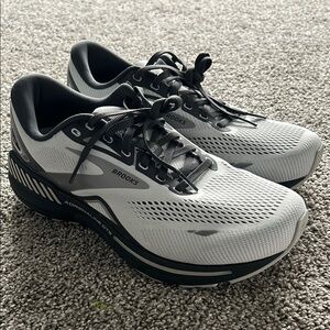 Brooks Adrenaline GTS Shoes